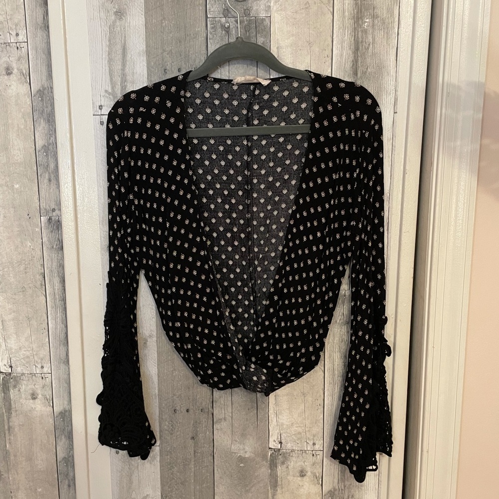LOVE STITCH LONGSLEEVE BLOUSE